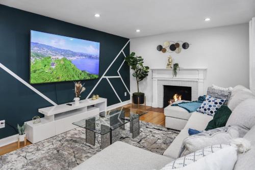 Waverly Hills House | Cozy & Charming Arlington Home- 5 mins Drive to DC