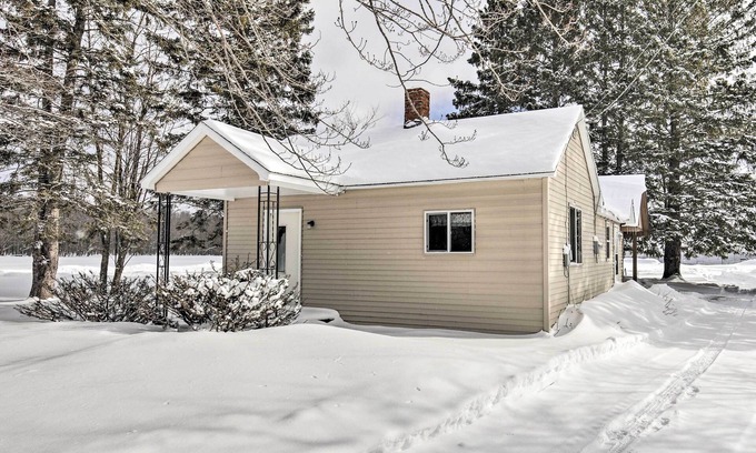 Chassell House | Cozy Chassell House - 10 Mi to Portage Lake!