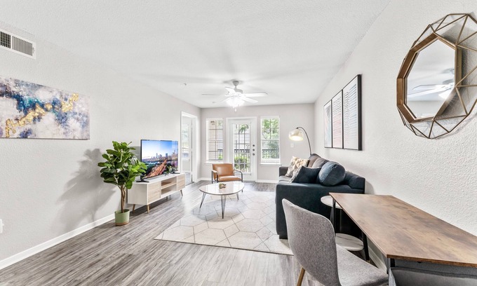 Pleasant Valley Apartment | Cozy Chic 2BR King Suite w Gym Pool Close to DT