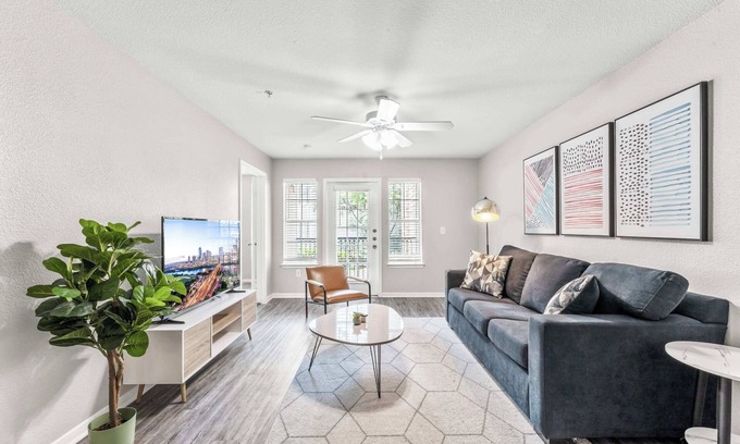 Pleasant Valley Apartment | Cozy Chic 2BR King Suite w Gym& close to DT