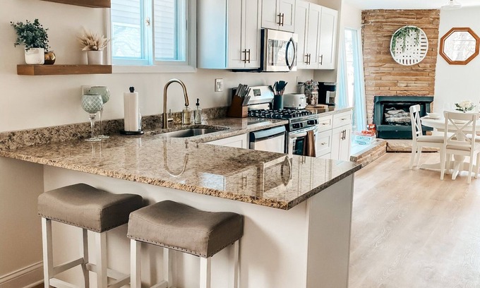 St. Charles House | Cozy, Chic 4 -bedroom Oasis in Geneva, IL