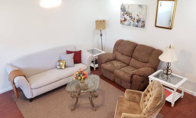 Daphne House | Cozy Chic Cottage w/ ♔King+♕Q Bed✓Free WiFi✓Parking