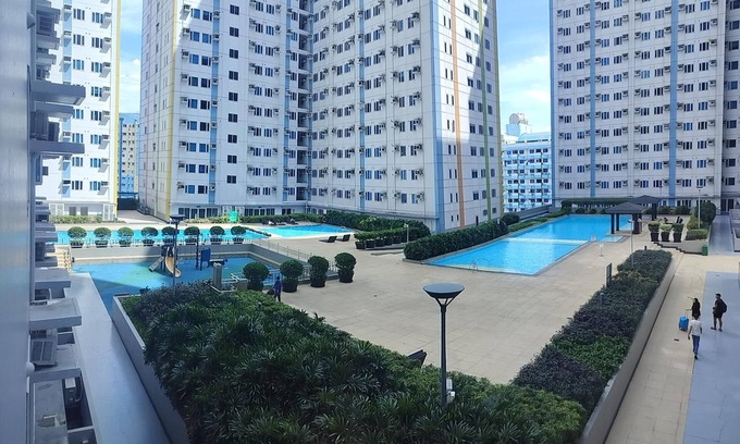 South Triangle Condo | Cozy City Getaway in Quezon City - Entire Condo for Rent