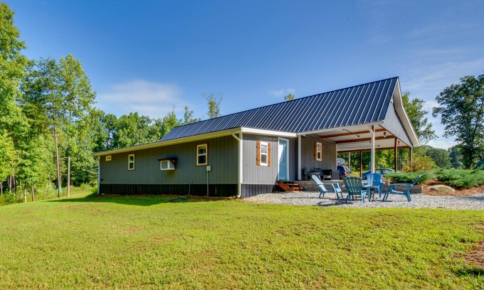 Clarkesville House | Cozy Clarkesville Getaway w/Fire Pit!