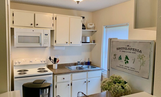 Mobile Apartment | Cozy & Clean 2B/1B in Midtown – 22A
