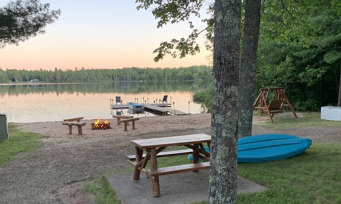 Wetmore Cottage | Cozy & clean cottage on lake near Pictured Rocks
