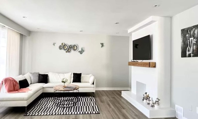 Oakville House | Cozy & clean, Eastlake Oakville 3 bed 2.5 bath