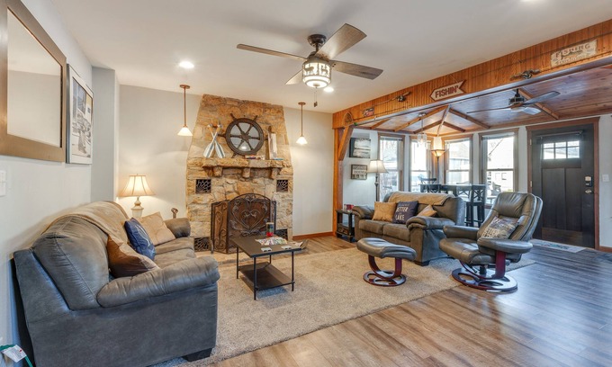 Clear Lake House | Cozy Clear Lake Home - Walk to Town & Boat Dock!