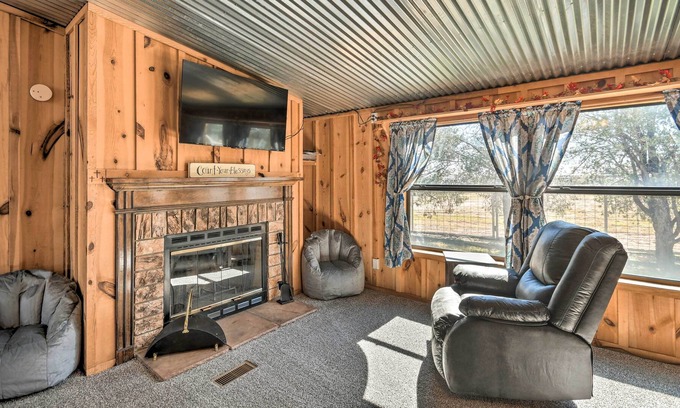 Ranchvale House | Cozy Clovis Getaway w/ Patio: 6 Mi to Town!