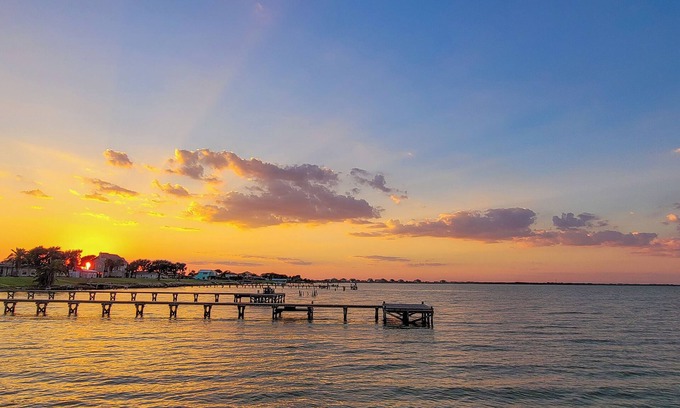 Port Alto House | Cozy Coastal Retreat in Port Alto - Waterfront Views and Bayfront Fun!
