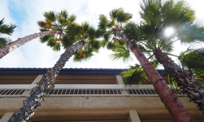 Old Towne House | Cozy Coastal Stay | 2 Queens | Near Seal Beach Marina