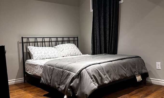 Doon South Apartment | Cozy&Comfort Studio in the city of Kitchener- 6mins walk to Conestoga college