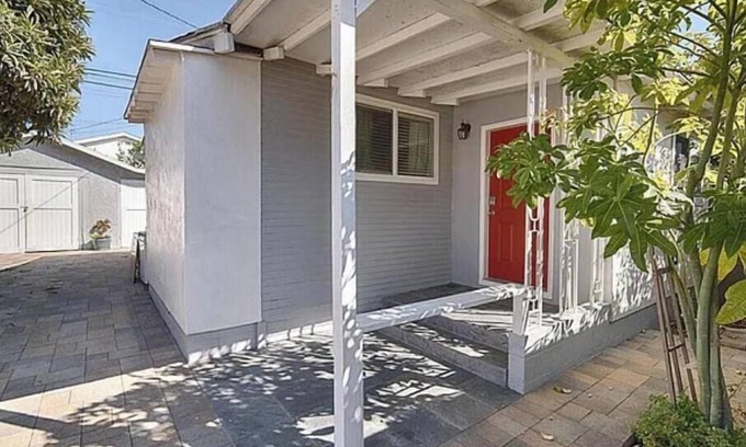 Atwater Village Apartment | Cozy, comfortable home Away