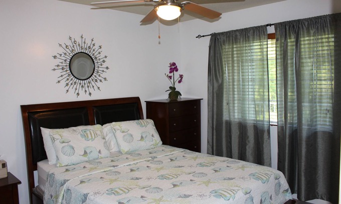 Seven Mile Beach Condo | Cozy Condo - 10 minutes to Seven Mile Beach!