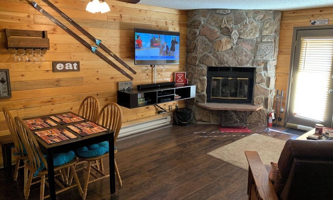 Granby Condo | Cozy Condo, 2 beds, 2 baths, kitchen, near Rocky Mtn Natl Park, golf and more!