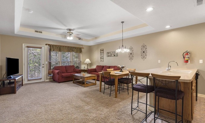 Branson West Condo | Cozy Condo at StoneBridge Village - just minutes from Silver Dollar City!