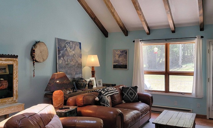 Cloudcroft Condo | Cozy Condo for 6 with wooded back patio & grill. 1 mile to town square.