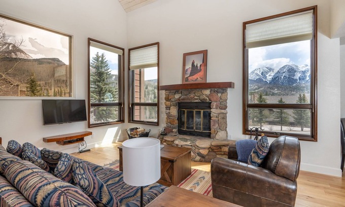 Purgatory House | Cozy Condo, Hot Tub, Pool, 30 Min To Silverton!