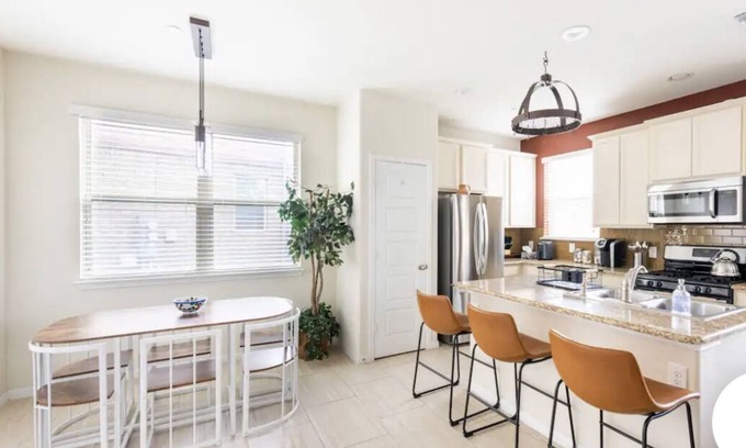 Round Rock Condo | Cozy condo in Round Rock! Charm of Austin in a quiet setting. Pet friendly!