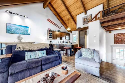 Big Sky Meadow Village Apartment | Cozy Condo Scenic Balcony Adjacent Golf Course