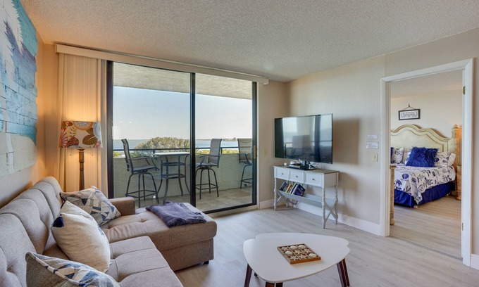 Hudson Condo | Cozy Condo w/Gulf View, Bird Watching + Telescope