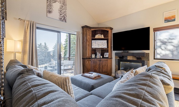 Park City Condo | Cozy Condo with Community Amenities, Hot Tub & Year-Round Recreation! Park City Red Pine D8!
