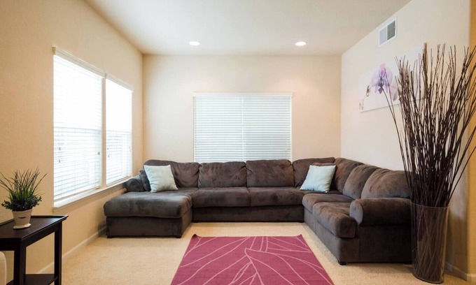 Davis Condo | Cozy Condo with Lots Nearby - Bedroom 2 - Females Only