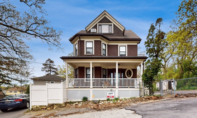 West Street - River Street House | Cozy Condo with Pet-Friendly Vibes, WiFi, Full Kitchen, and a Scenic Balcony