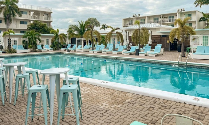 Marathon Condo | Cozy condo with shared pool, tennis court, ping pong table, W/D, central AC