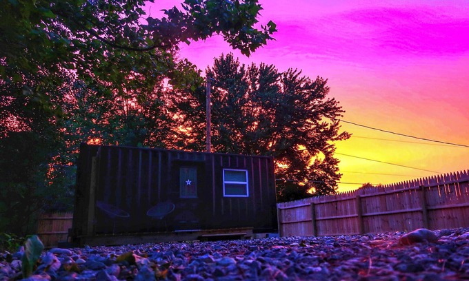 Chillicothe Cabin | Cozy Container House, King Bed, Pets, Wifi, 1 Night Stays, Griddle, Firepit