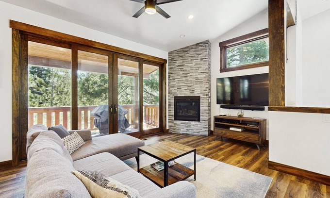 Truckee House | Cozy & contemporary townhome w/two decks - close to town & outdoor fun