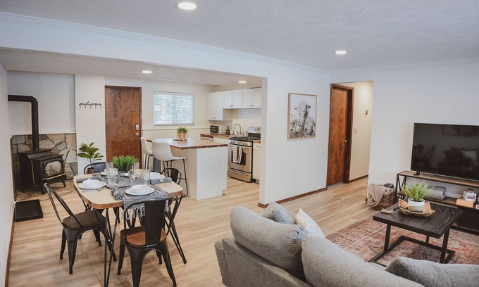 Logan House | Cozy Convenient Basement Apt.