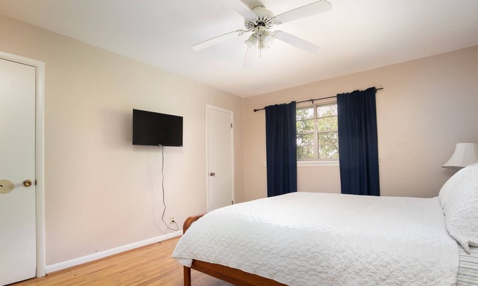 Glen Iris House | Cozy Convenient House near Downtown