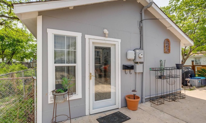 Harlandale House | Cozy + Convenient San Antonio Home 5 Mi to Dtwn!
