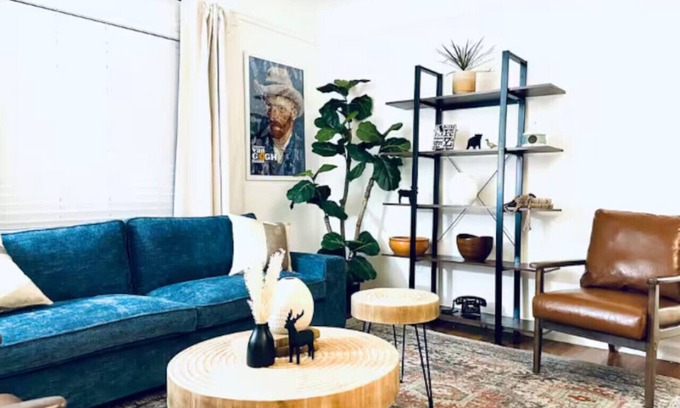 Pontiac House | Cozy & Convenient Shared Room in Pontiac