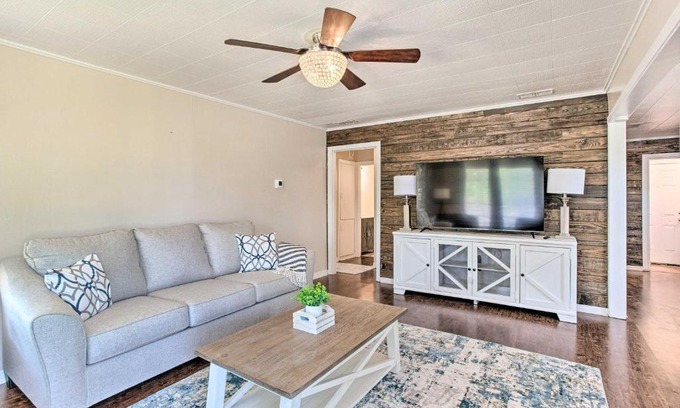 Sherman House | Cozy, Convenient Sherman Home with Private Yard