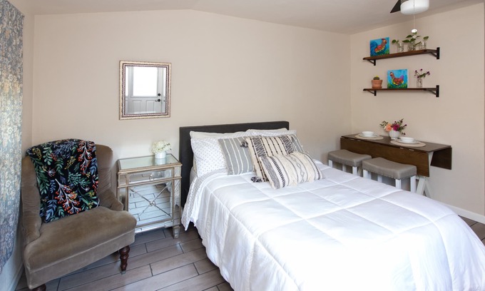 Dallas Apartment | Cozy Coop-10 min-DT Dallas-Full Kitchen & Private Patio
