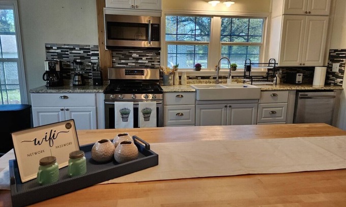 Denison House | Cozy Corner near Lake Texoma /Choctaw Casino