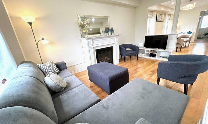 Brampton House | Cozy Corner Townhome, Spacious Backyard & Parking