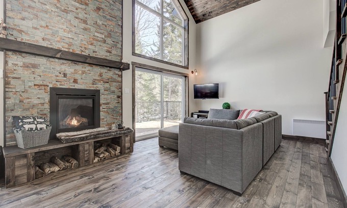 St-Adolphe-d'Howard Ski Chalet | Cozy cottage with SPA located on private lake and close to ski hills