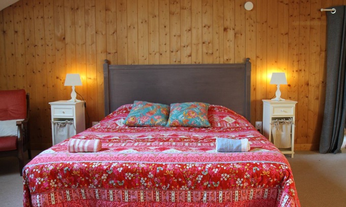 Saint-Leger-les-Paray House | Cozy cottage, swimming pool, tourism and all amenities