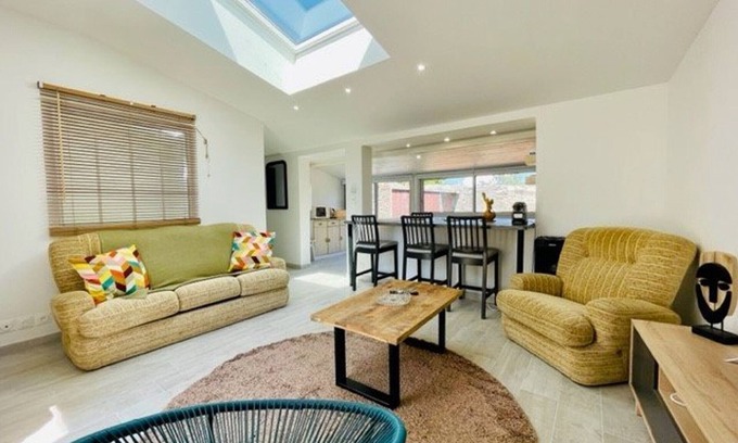 Saint-Pierre-Quiberon Villa | Cozy Cottage in Quiet Area, 700m from Wild Coast, 1km from Beach, Private Garden, Parking