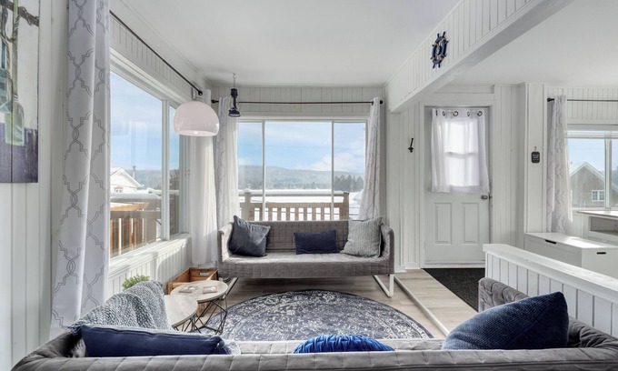 Saint-Jean-de-Matha Ski Chalet | Cozy cottage w view/access to lake near Glissades St-Jean de Matha and Golf