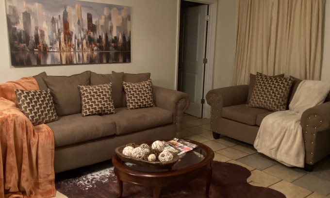 Verona House | Cozy Cottage 102, Near the Hospital 7 min away! Pet Friendly! Family Friendly!