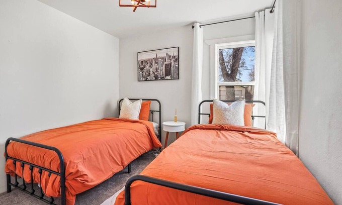 Boise Bench House | Cozy Cottage 6 Mins to DT Boise sleeps 5-6