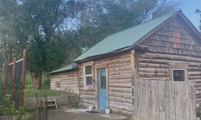 Manila Cabin | Cozy Cottage Cabin