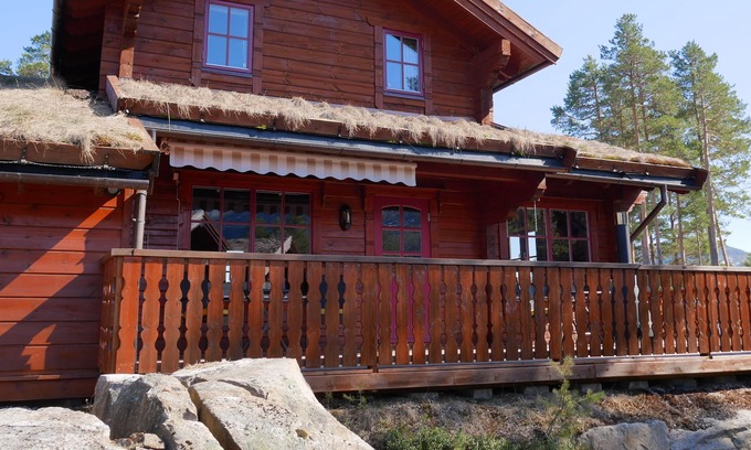 Kviteseid House | Cozy cottage + canoe. Central location to the lake + skiing. WLAN, Deut. TV
