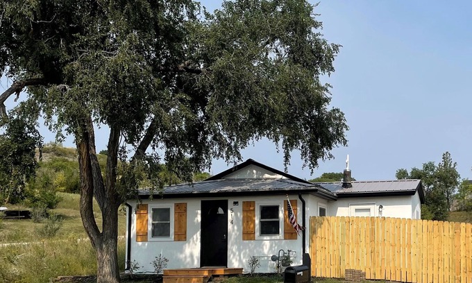 Fort Pierre House | Cozy Cottage centrally located in Fort Pierre