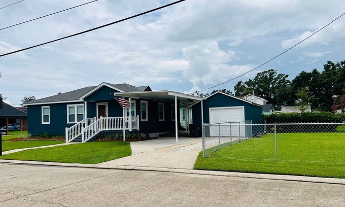 Houma Cottage | Cozy Cottage - Centrally Located