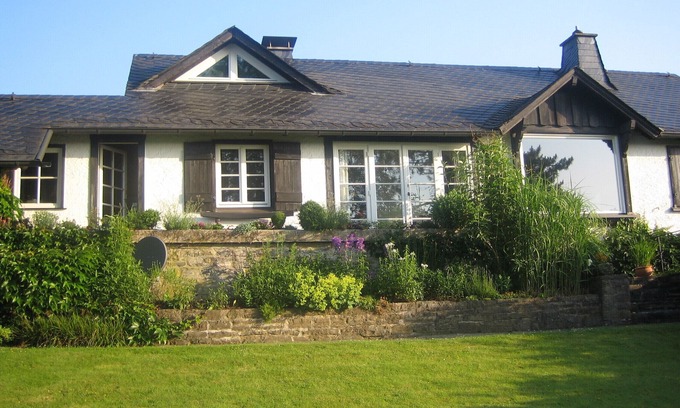 Langscheid House | Cozy cottage with lake view and large garden